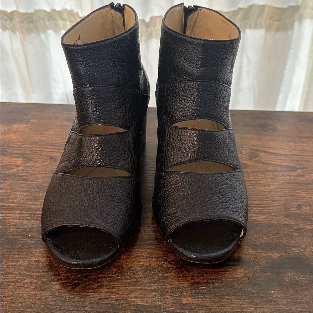 Amalfi by Rangoni navy leather heeled bootie 6.5 - Picture 2 of 5